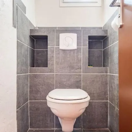 T3 A St Pons En Rez De Jardin Apartment